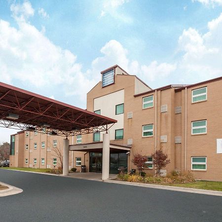 Travelodge By Wyndham Romulus Detroit Airport Exterior foto