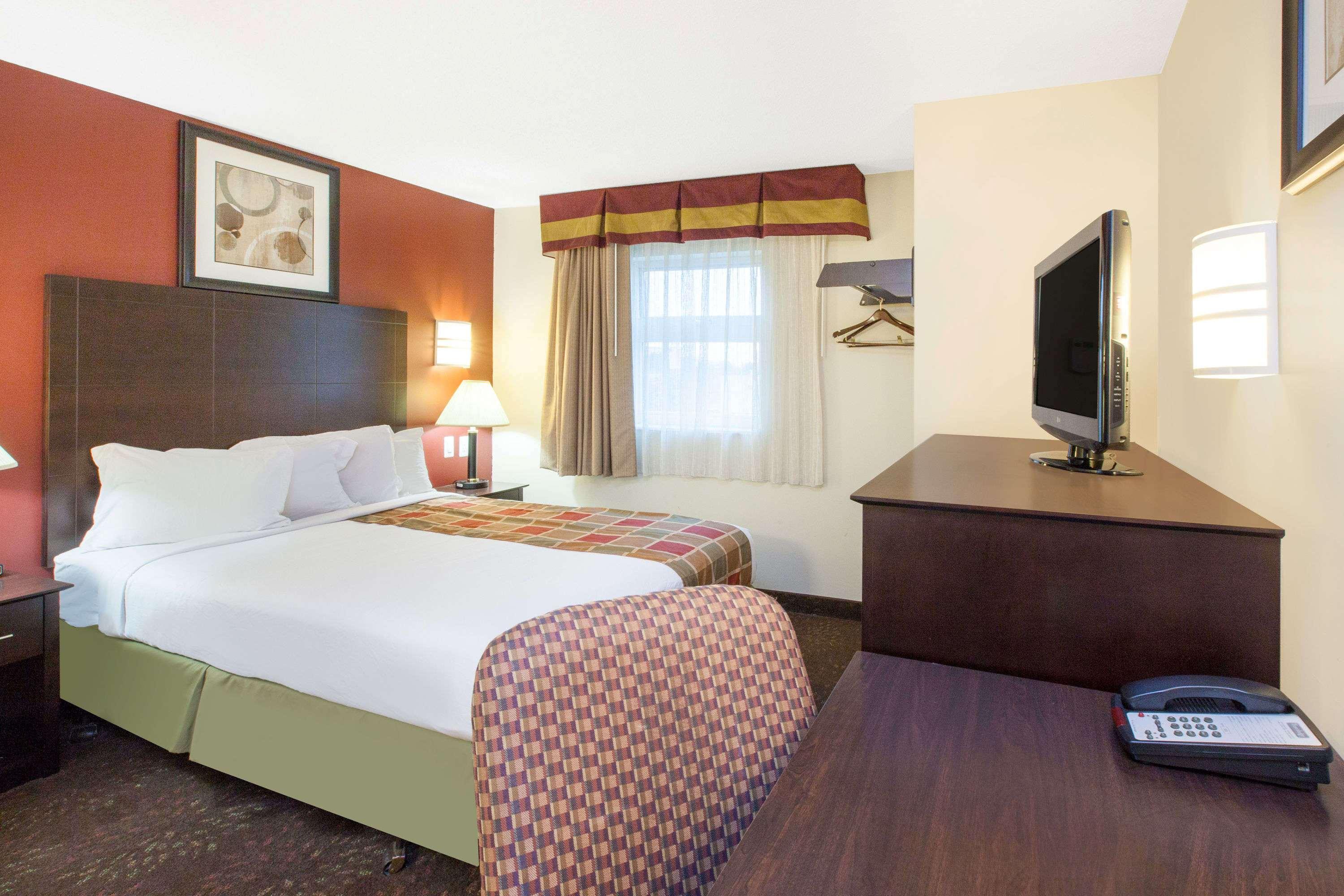 Travelodge By Wyndham Romulus Detroit Airport Exterior foto