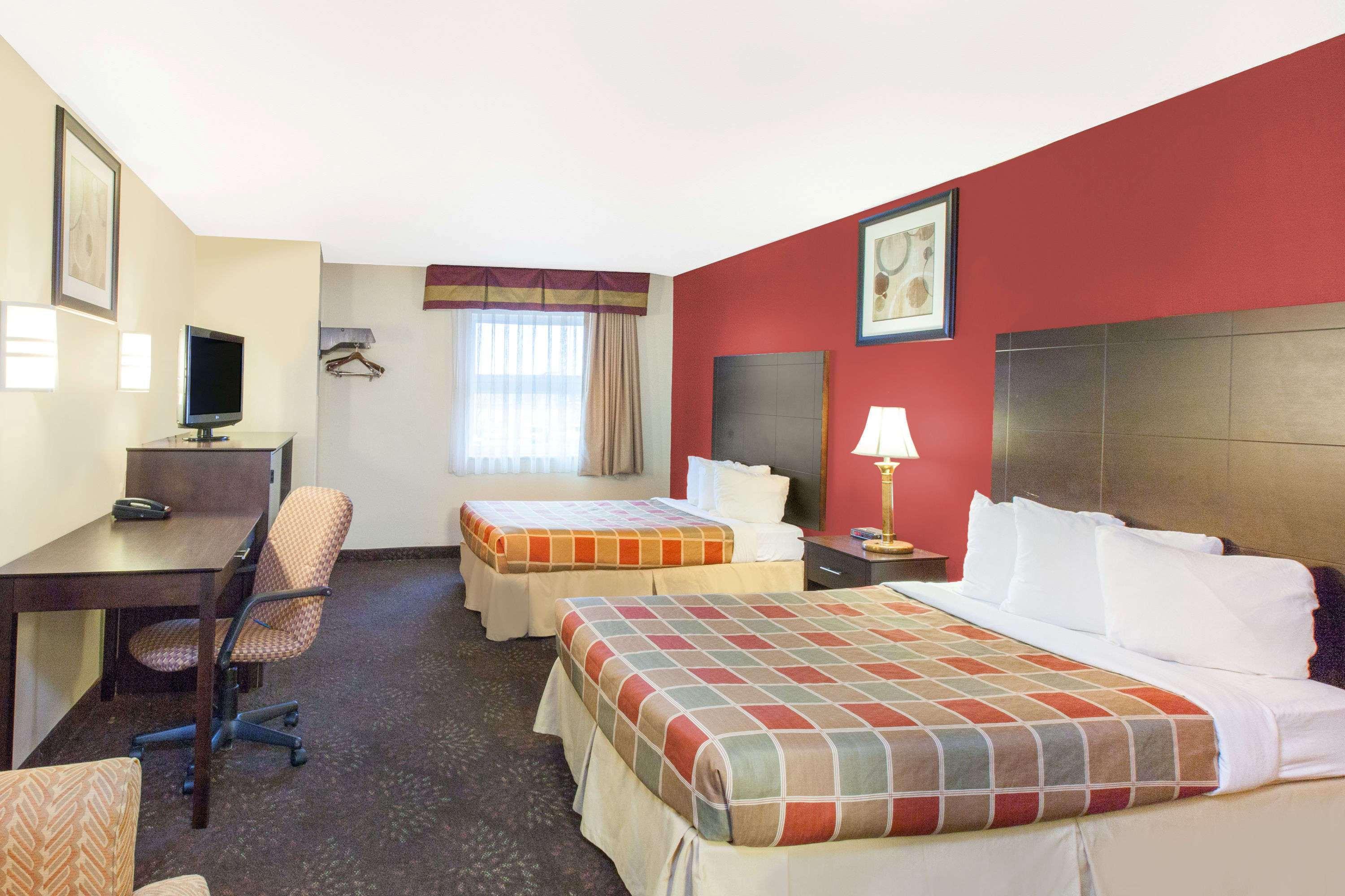 Travelodge By Wyndham Romulus Detroit Airport Exterior foto