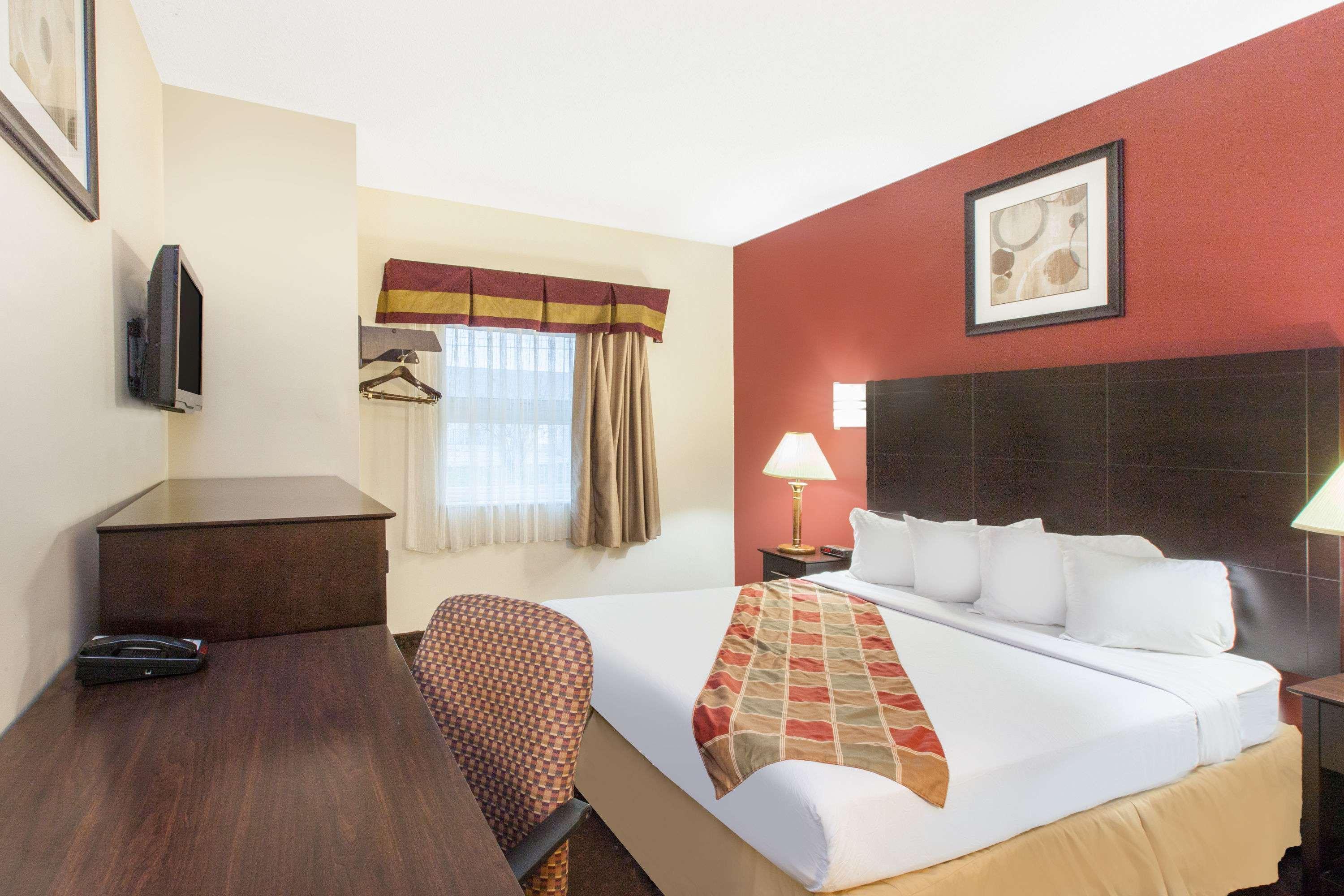 Travelodge By Wyndham Romulus Detroit Airport Exterior foto